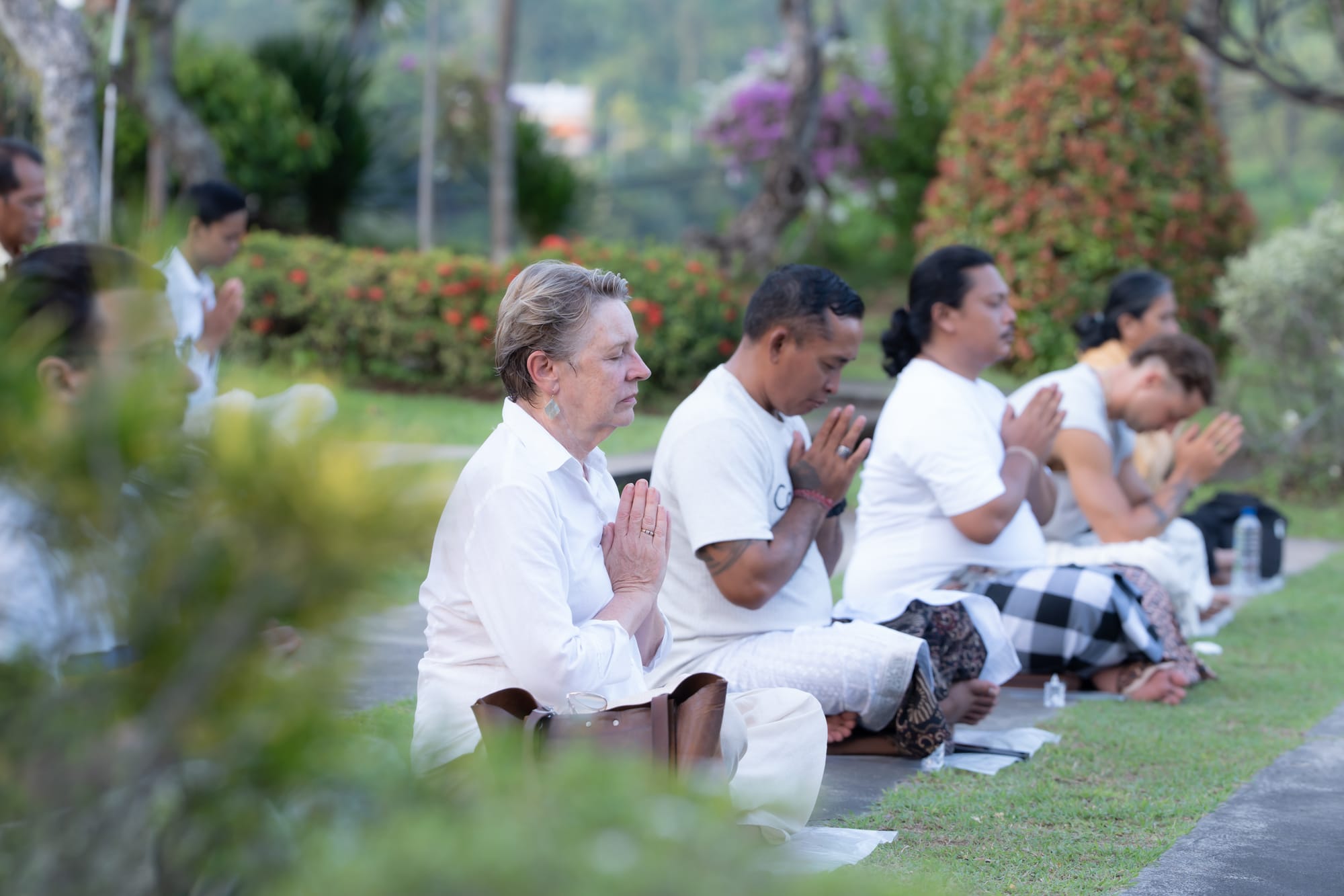 Practitioners in meditation at Brahmavihara Arama